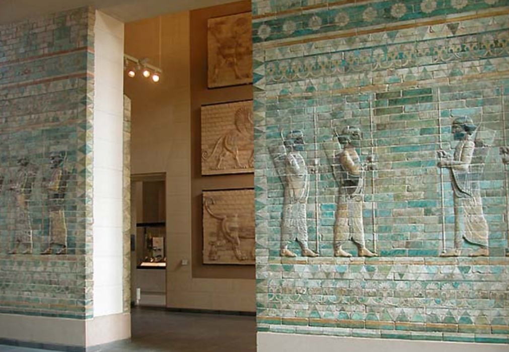 Lancers, detail from the archers' frieze in Darius' palace in Susa. Glazed siliceous bricks, c. 510 BC. Persian archers, who shot with their bows at cheek height, were the most skilful in the world. According to Herodotus, the Persians ‘taught their children, from the age of five to the age of twenty, just three things: how to ride a horse, shoot an arrow and tell the truth.’ - Louvre Museum, Paris