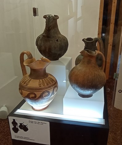 Vases dating from the 8th century BCE