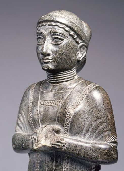  Lady of Lagash, chlorite, circa 2,120 B.C., Tello, Louvre Museum, Paris.