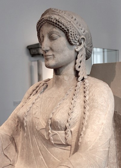 Braid and braids kept by the «kekr yphalos»: statue in marble (5th century BC), from Taranto -  Berlin, Sraatliche Museen