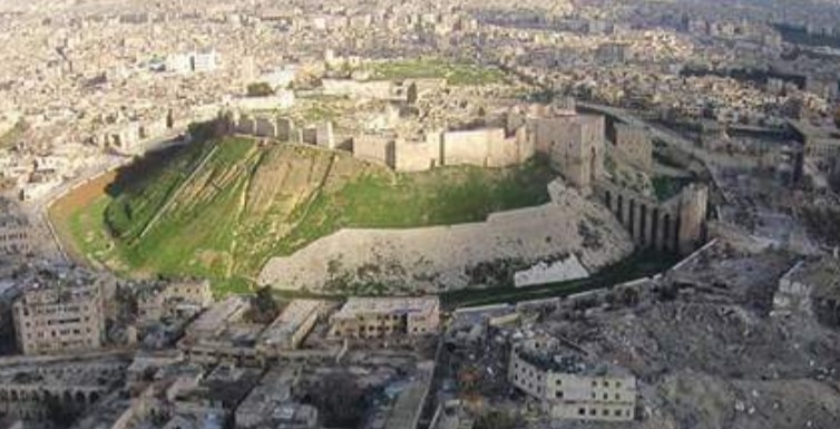 Aleppo Citadel overlooking the city, or the fortress that from a hill overlooks the town.